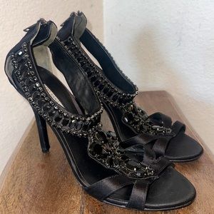 Vera Wang Lavender Haylee black Satin Jeweled pump Size 81/2